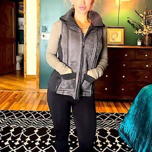 NWOT women’s kuhl vest size medium with fuzzy lining